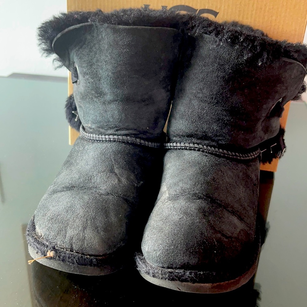 Size13 girls Irina star charm Black UGG boots
